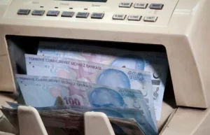 0x0-toplu-sozlesme-2023-son-dakika-gozler-hakem-kurulunda-milyonlarin-gozu-o-tarihe-dondu-emekli-ve-memur-zammi-be-1693040504368-1