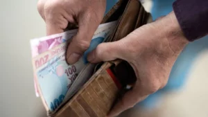 Halkbank’tan Emeklilere Özel Kredi! Nakit İhtiyacı Olana 100.000 TL Ödeme